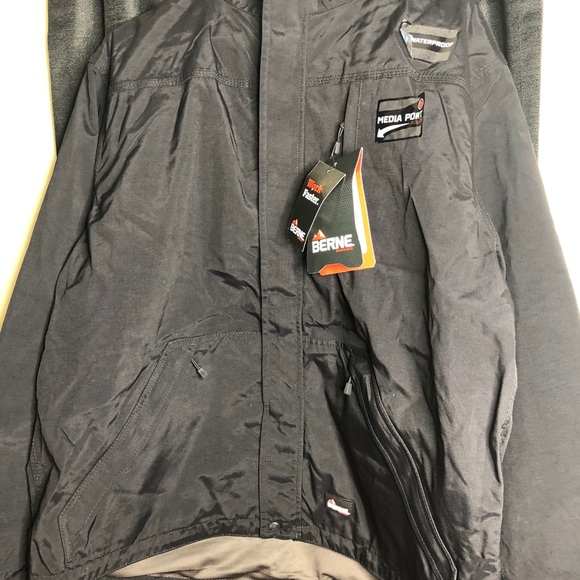 Berne Jacket🥶 - Picture 2 of 4